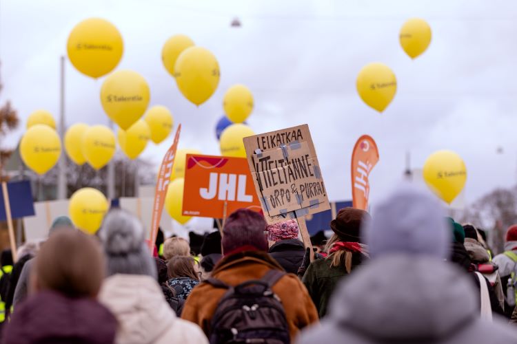 Ay-liikkeen joukkovoimaa tarvitaan